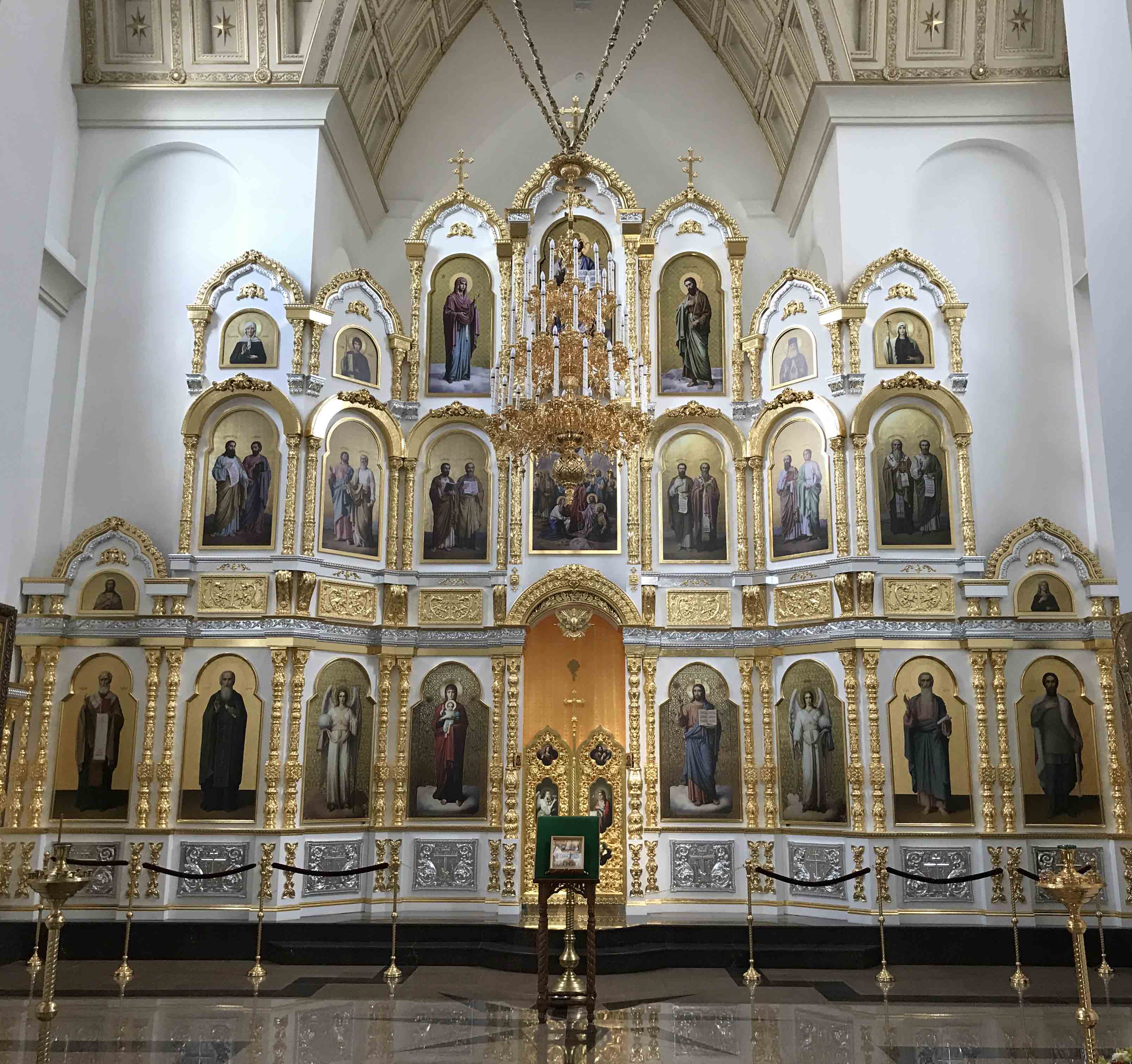 Иконостас храма Св Апостола Андрея Первозванного в Санкт-Петербурге